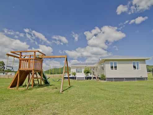 315 White Road, Broadlands Forest