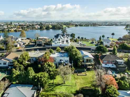 101 Pembroke Street, Hamilton Lake