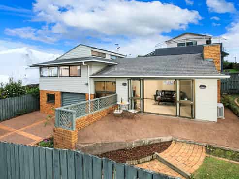 2/33 Sharon Road, Waiake