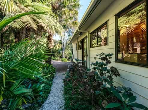 4 Crescent Road East, Ostend