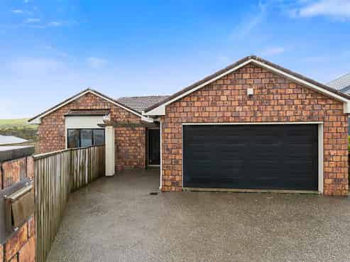 11 Cabbage Tree Grove, Woodridge