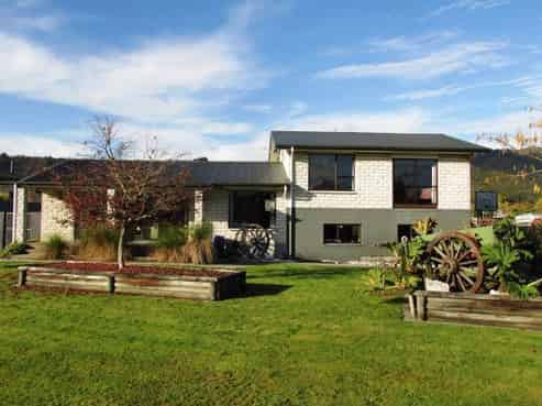 13 Anderson Street, Reefton