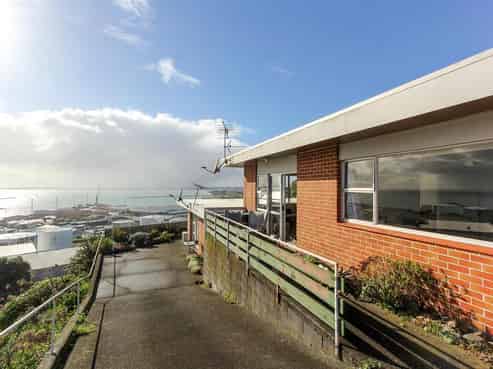 2/31 Findlay Street, Moturoa