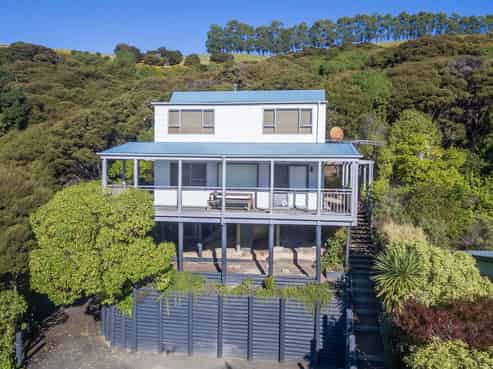 33 Kingfisher Road, Takamatua