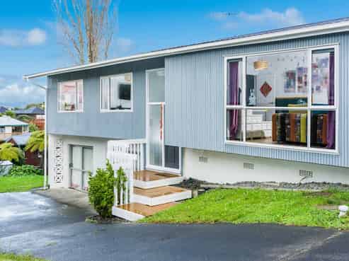 71 Ravenwood Drive, Forrest Hill