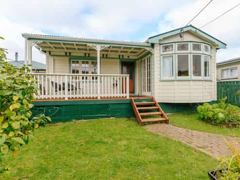 48 Korokoro Road, Korokoro