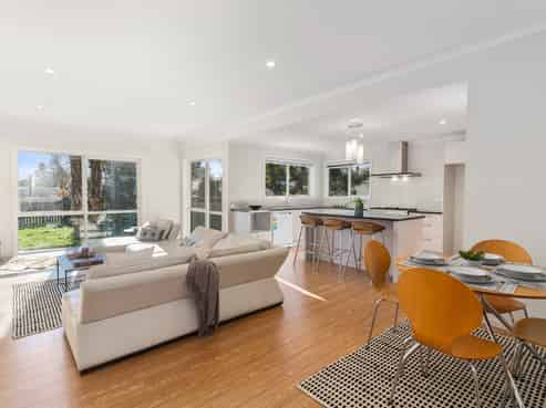 32B Robinson Avenue, Holdens Bay