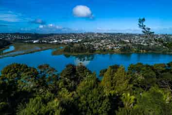 137 Upper Harbour Drive, Greenhithe