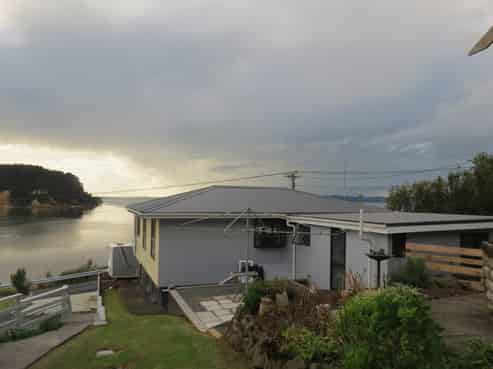 20 Bay View Road, Pouto