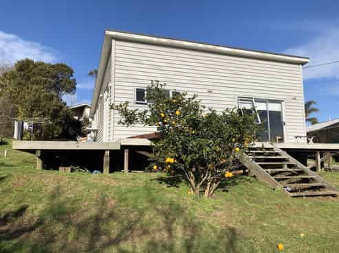 30 Kennedy Road, Surfdale