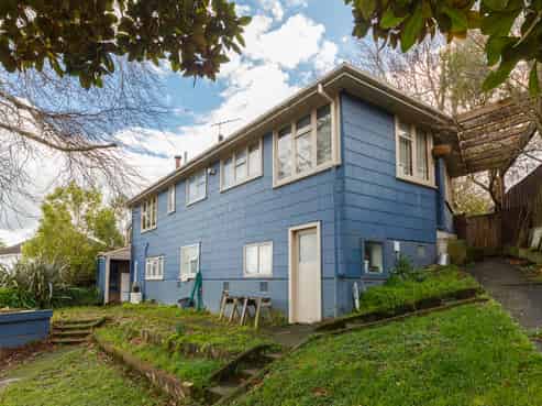 895 Main Street, Roslyn