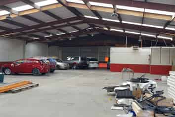 OUTSTANDING SHOWROOM AND WAREHOUSE OPPORTUNITY