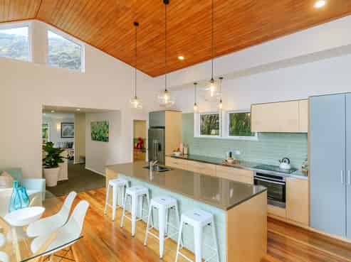 2 Huia Road, Days Bay