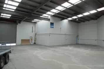 ADDINGTON - CLOSE TO TOWER JUNCTION