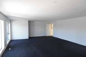 ADDINGTON - CLOSE TO TOWER JUNCTION