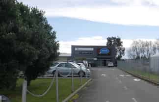 Modern and Inviting Office/Showroom Space