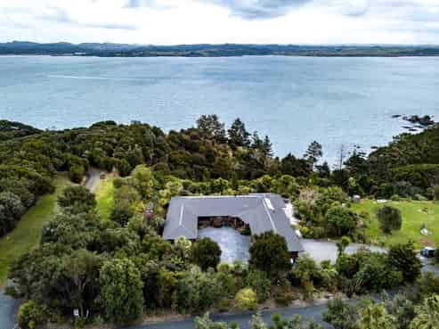 56 Tapeka Road, Russell