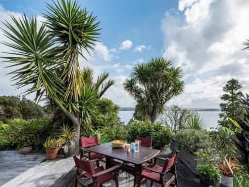 56 Tapeka Road, Russell