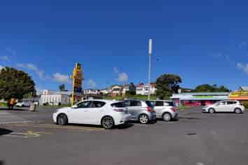 Premium office in Three Kings Plaza