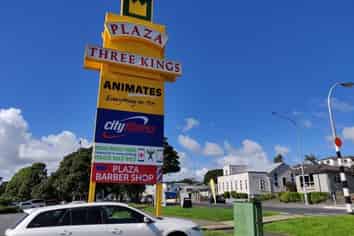 Premium office in Three Kings Plaza