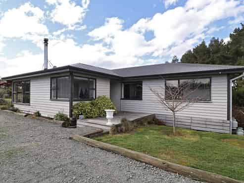 461 Mill Road North, Roslyn Bush