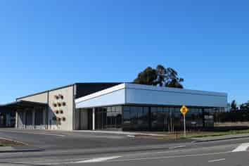 Large 1,298m2* Warehouse/Office With Profile