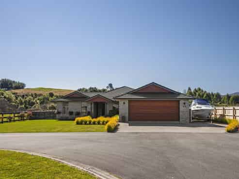 42 Montgomery Crescent, Kinloch