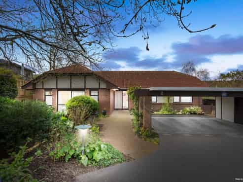 33 Voltaire Court, Botany Downs