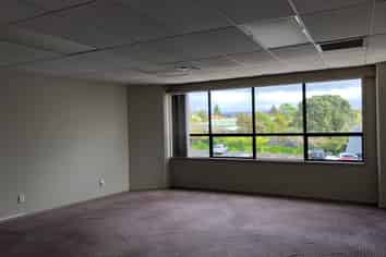 OFFICES AVAILABLE ON BUSY TE ATATU ROAD