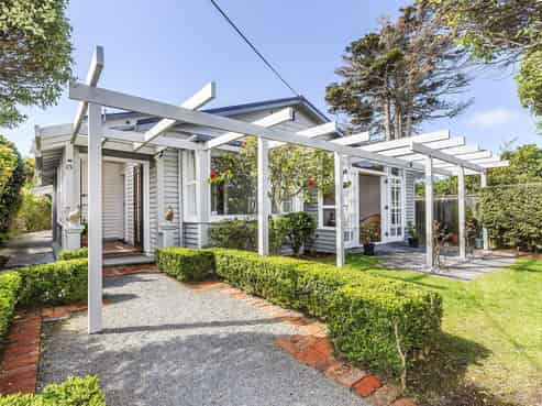 18 Raine Street, Karori