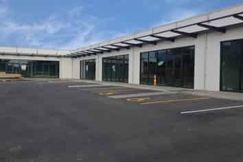 RETAIL/SHOWROOM/COMMERCIAL UNITS