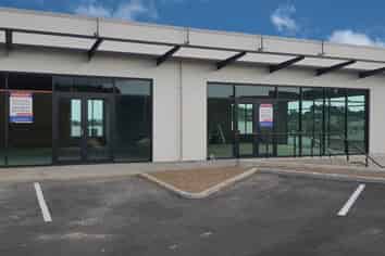 RETAIL/SHOWROOM/COMMERCIAL UNITS