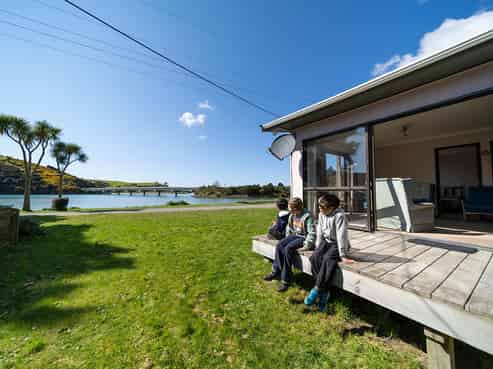 25 Riverside Road, Taieri Mouth