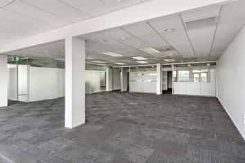 Modern City Fringe Office - 15 Car Parks - REDUCED