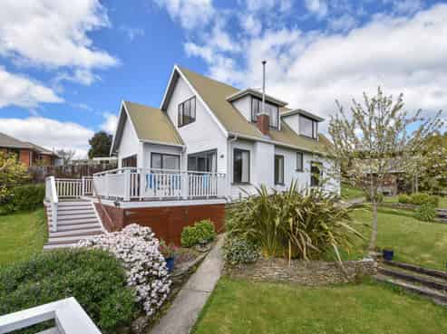 4 District Road, Roseneath