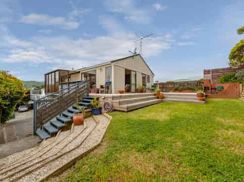 2/11 Mervyn Place, Camborne