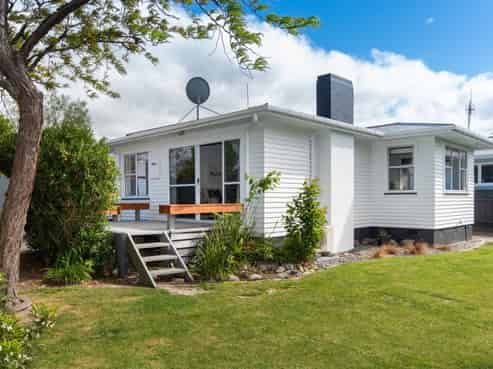 40 Exeter Crescent, Pirimai