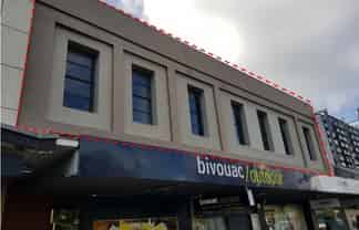 Handy to Courthouse-The Square