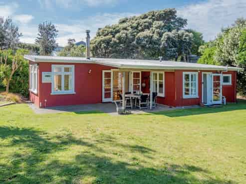 42 Field Way, Waikanae Beach