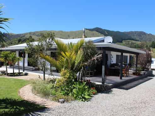 758 Abel Tasman Drive, Pohara