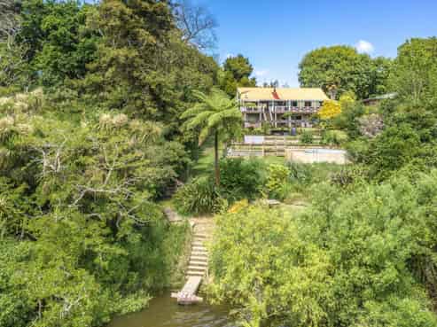 23 Riverbank Road, Okoia