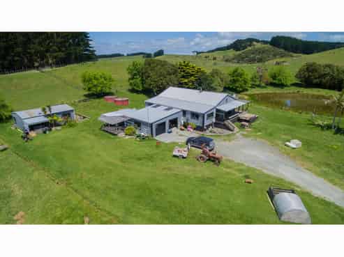 1093 Run Road, Tapora