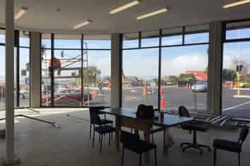 Brand new - high exposure - 3x retail