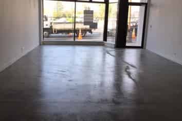 Brand new - high exposure - 3x retail