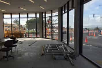 Brand new - high exposure - 3x retail