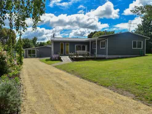 38 Clifton Avenue, Carterton