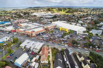 Be the Centre of Attention!