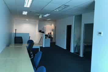 Quality office / showroom / warehouse unit