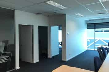 Quality office / showroom / warehouse unit