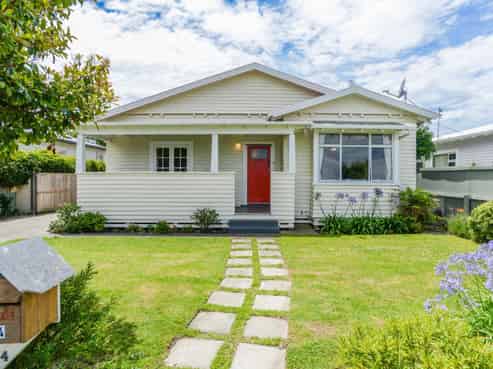 414 Massey Street, Akina